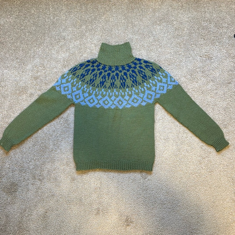 Hand knit wool sweater Small